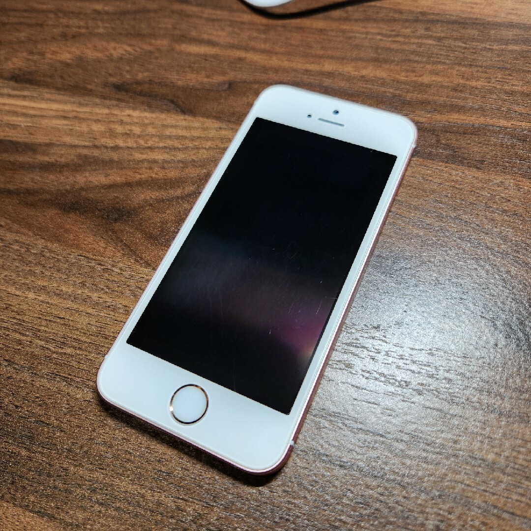 iPhone(アイフォーン)のiPhone se 第1世代 64gb ピンクゴールド スマホ/家電/カメラのスマートフォン/携帯電話(スマートフォン本体)の商品写真
