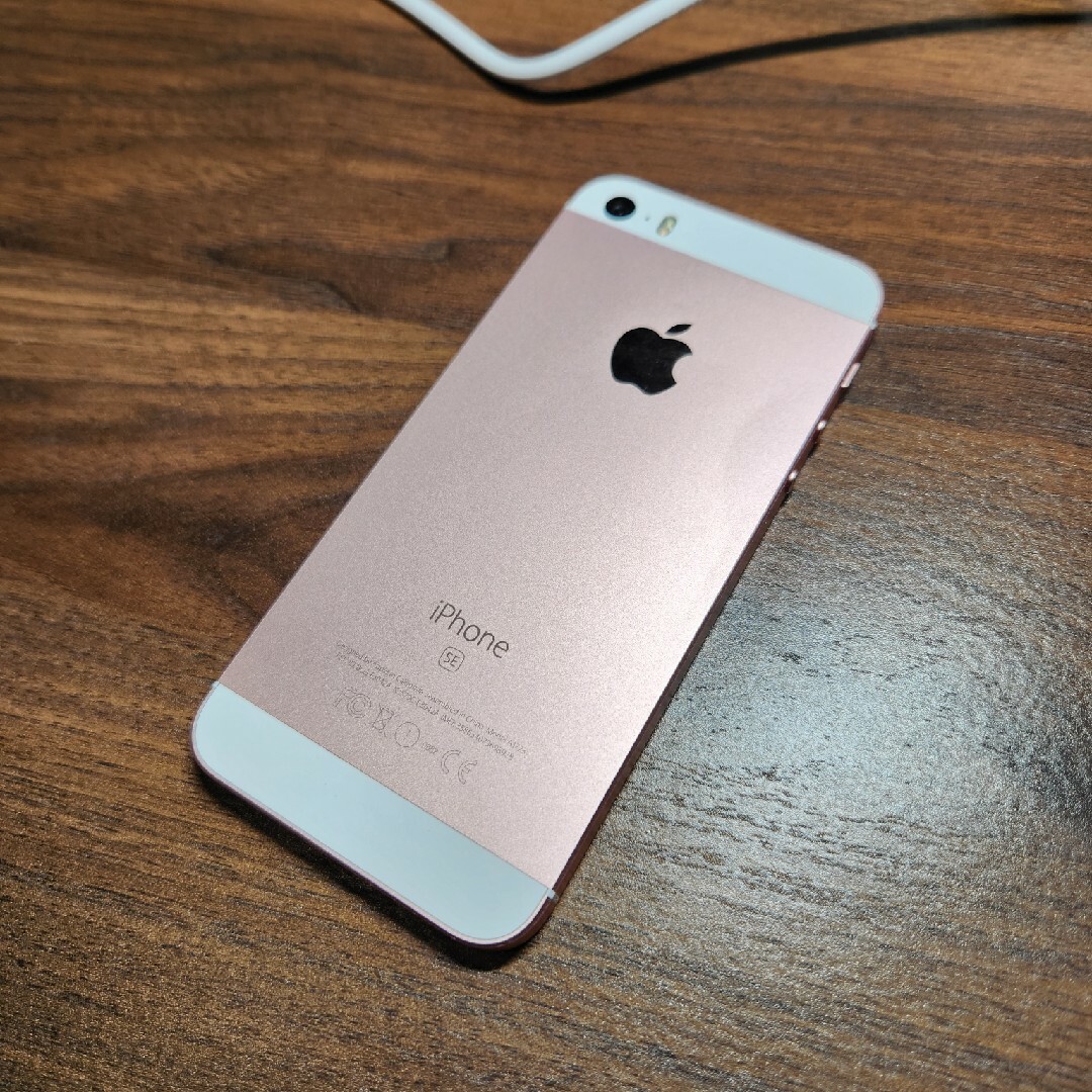 iPhone(アイフォーン)のiPhone se 第1世代 64gb ピンクゴールド スマホ/家電/カメラのスマートフォン/携帯電話(スマートフォン本体)の商品写真