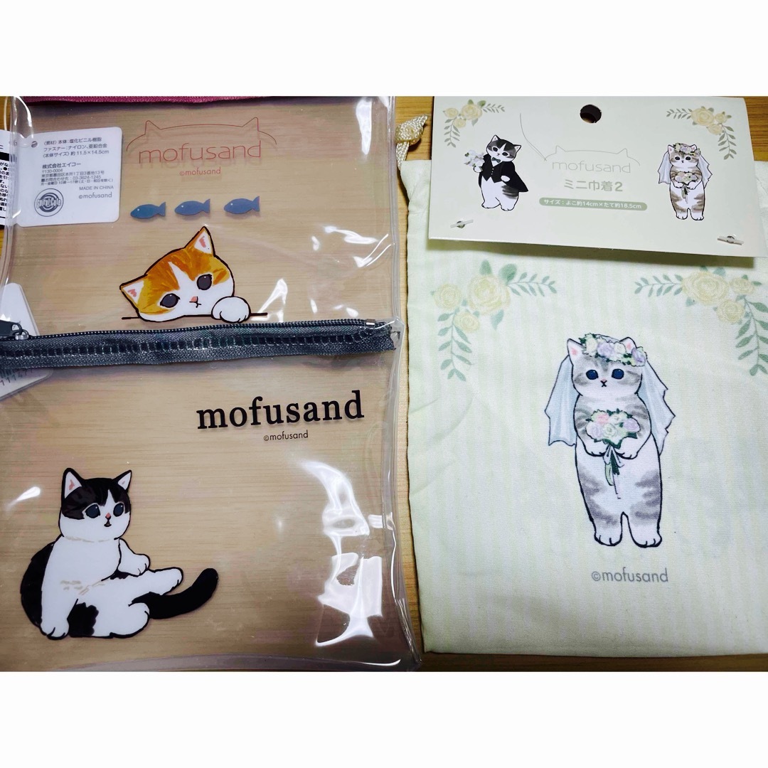 mofusand モフサンド  ビニールポーチ2種　ミニ巾着　セット エンタメ/ホビーのおもちゃ/ぬいぐるみ(キャラクターグッズ)の商品写真