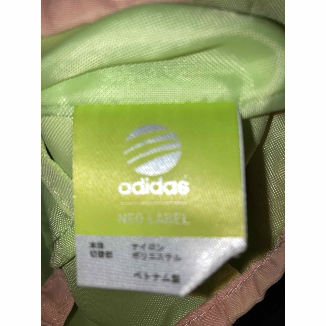 adidas(アディダス)のアディダスミニトートバッグ　手提げレッスンバッグ　ピンク果物柄 レディースのバッグ(トートバッグ)の商品写真