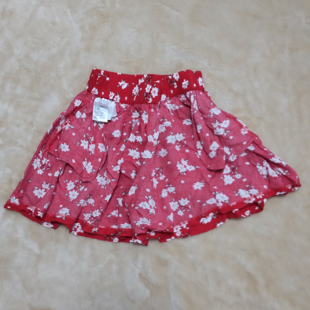 AEON(イオン)のショートパンツ　女児　140　キッズ　赤　花柄　夏物 キッズ/ベビー/マタニティのキッズ服女の子用(90cm~)(パンツ/スパッツ)の商品写真