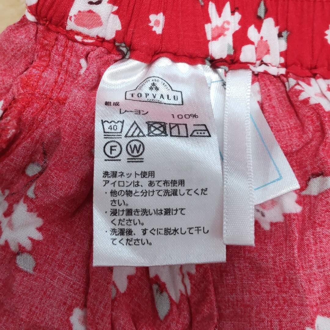 AEON(イオン)のショートパンツ　女児　140　キッズ　赤　花柄　夏物 キッズ/ベビー/マタニティのキッズ服女の子用(90cm~)(パンツ/スパッツ)の商品写真