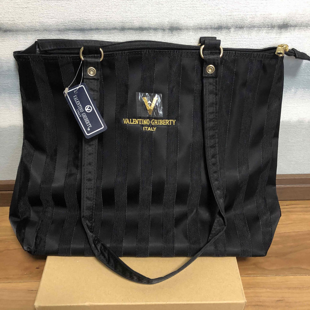 VALENTINO(ヴァレンティノ)のVALENTINO GHIBERTY /バレンチノギベルティ　トートバッグ　黒 レディースのバッグ(トートバッグ)の商品写真