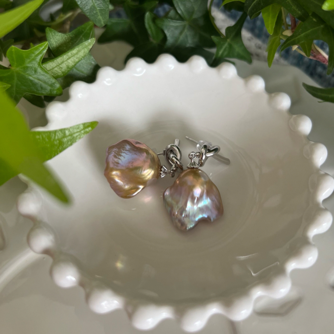 大粒バロックパール ピアス　本真珠　淡水パール　オイスター　パープルゴールド色系 ハンドメイドのアクセサリー(ピアス)の商品写真