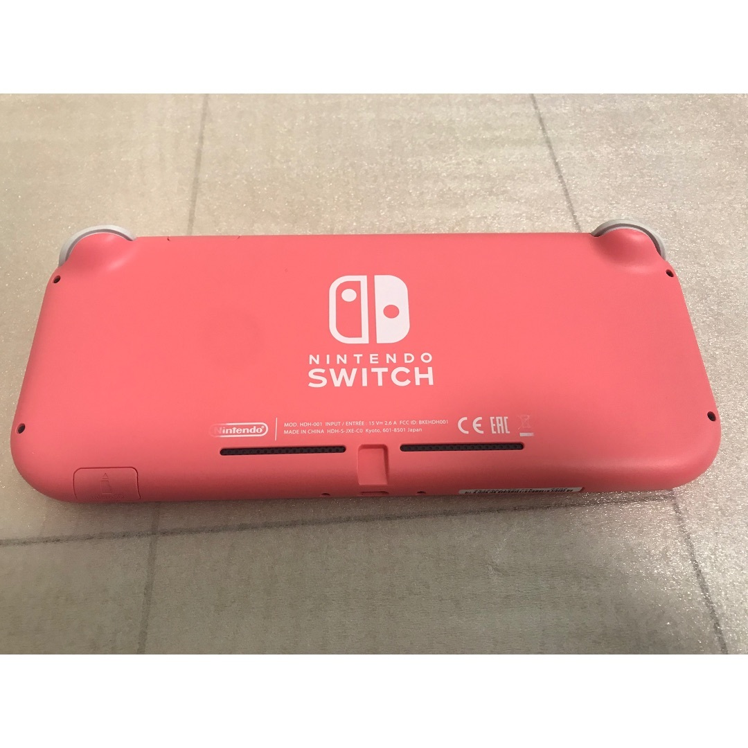 Nintendo Switch(ニンテンドースイッチ)の✨ニンテンドースイッチライト本体＋あつまれどうぶつの森付き✨ エンタメ/ホビーのゲームソフト/ゲーム機本体(携帯用ゲーム機本体)の商品写真