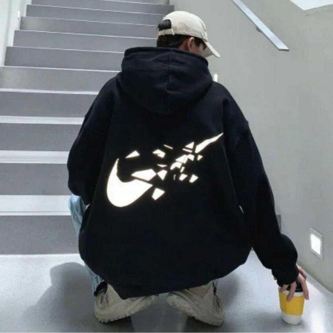 【売り切りSALE】韓国 ストリート メンズ 光る ロゴ フード 長袖 ブラック メンズのトップス(パーカー)の商品写真