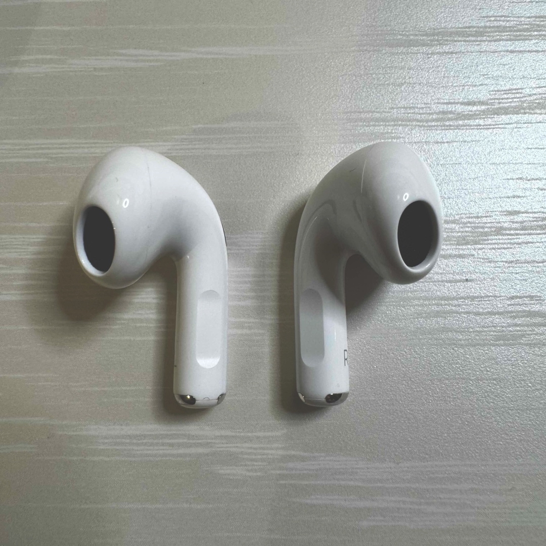 Apple(アップル)の【美品】Apple アップル AirPods 第3世代 ワイヤレス イヤホン スマホ/家電/カメラのオーディオ機器(ヘッドフォン/イヤフォン)の商品写真