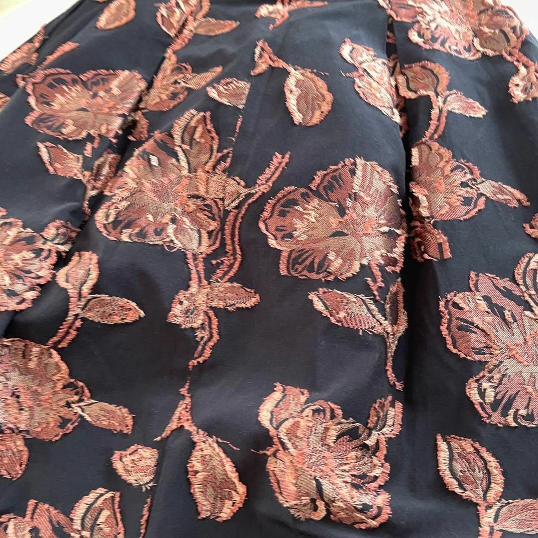 SLOBE IENA(スローブイエナ)の꧁ スロープイエナ꧂ロングスカート フラワージャガード 36 日本製 花柄　立体 レディースのスカート(ひざ丈スカート)の商品写真