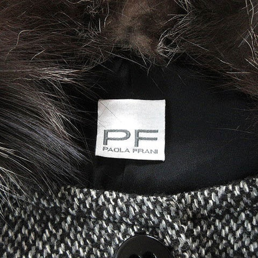 PAOLA FRANI(パオラフラーニ)のパオラフラーニ ロングコート ノーカラー リアルファー ツイード 黒 I42 レディースのジャケット/アウター(その他)の商品写真