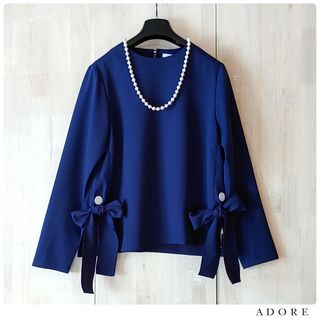 アドーア(ADORE)の春物新品 定価3.2万円 ADORE サイドリボンアソートブラウス(シャツ/ブラウス(長袖/七分))