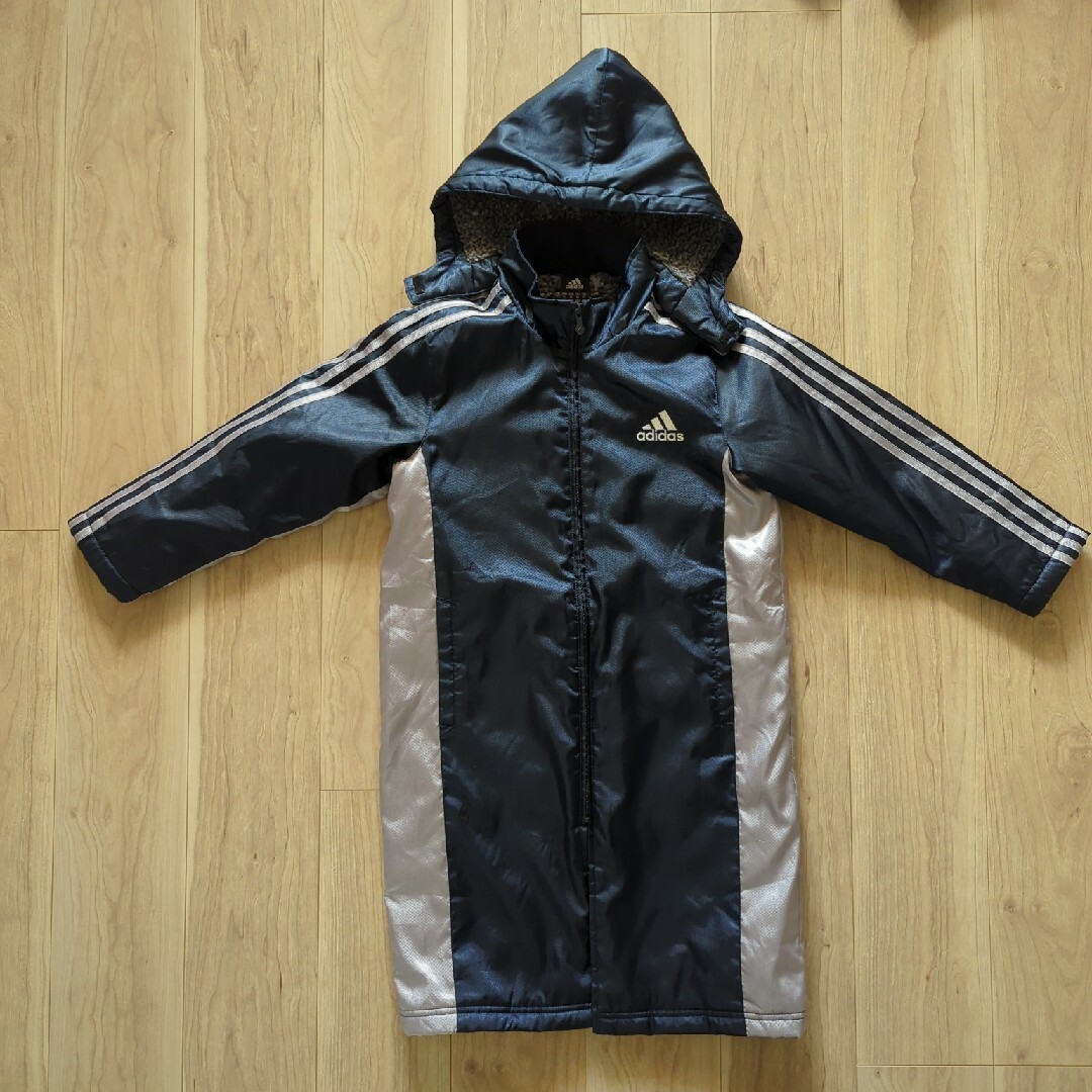 adidas(アディダス)のadidas　ベンチコート 130cm ネイビー×シルバー　美品 キッズ/ベビー/マタニティのキッズ服男の子用(90cm~)(コート)の商品写真