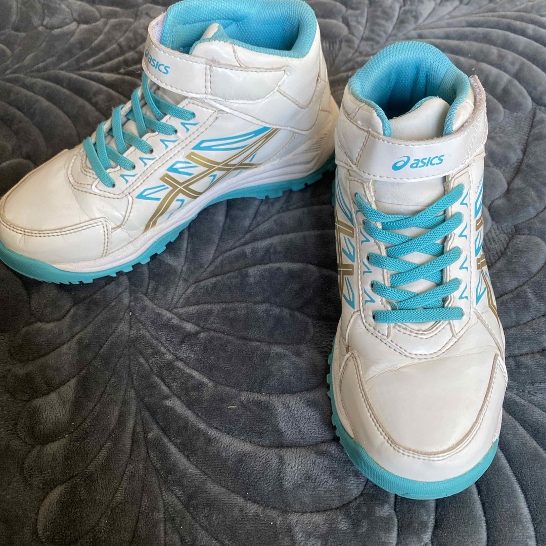 asics(アシックス)のアシックス　スノトレ　ジュニア キッズ/ベビー/マタニティのキッズ靴/シューズ(15cm~)(スニーカー)の商品写真