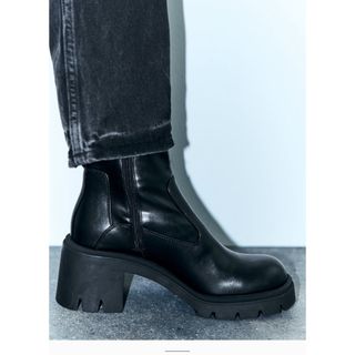 ザラ(ZARA)のZARA ショットブーツ　24(ブーティ)