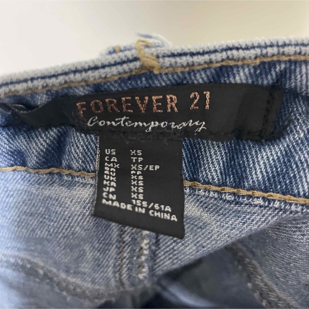 FOREVER 21(フォーエバートゥエンティーワン)のスリット入り　デニムフリンジスカート レディースのスカート(ロングスカート)の商品写真