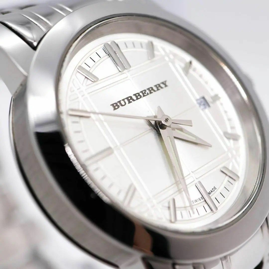 BURBERRY(バーバリー)の《美品》BURBERRY 腕時計 シルバー BU1351 クォーツ デイト g レディースのファッション小物(腕時計)の商品写真