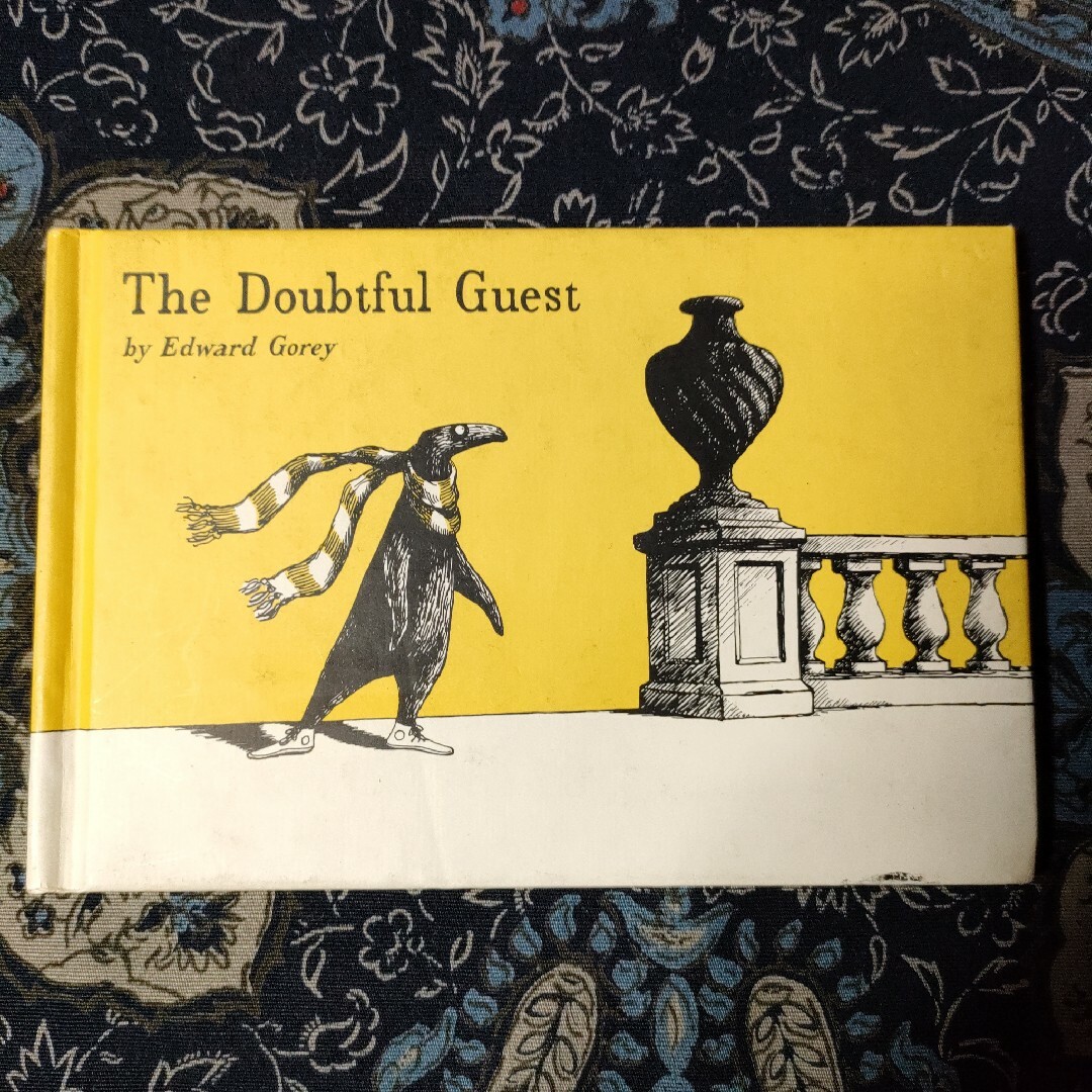 The Doubtful Guest 英語 エドワード・ゴーリー うろんな客 エンタメ/ホビーの本(絵本/児童書)の商品写真