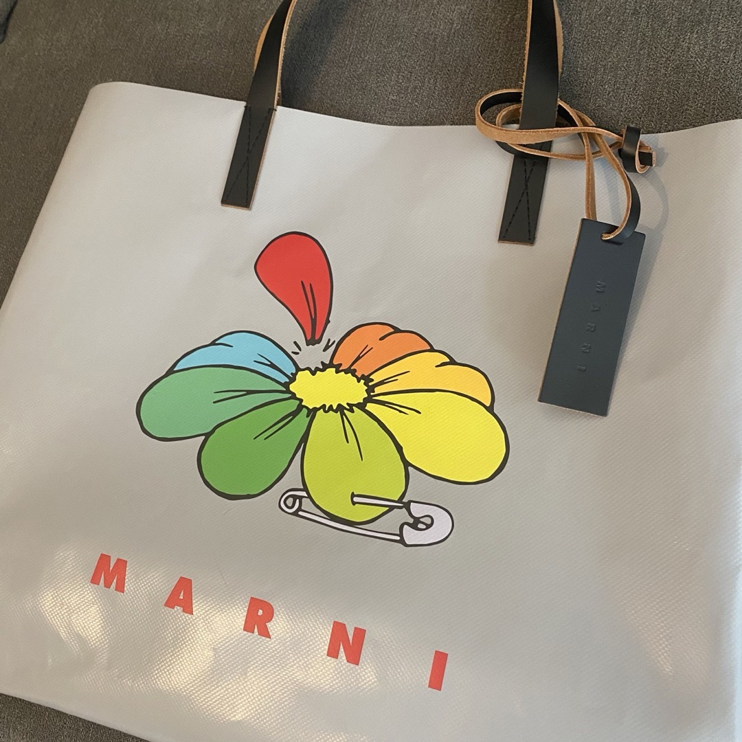 Marni(マルニ)のMARNI(マルニ)トートバッグ　BTS ジミン　グレー  レディースのバッグ(トートバッグ)の商品写真