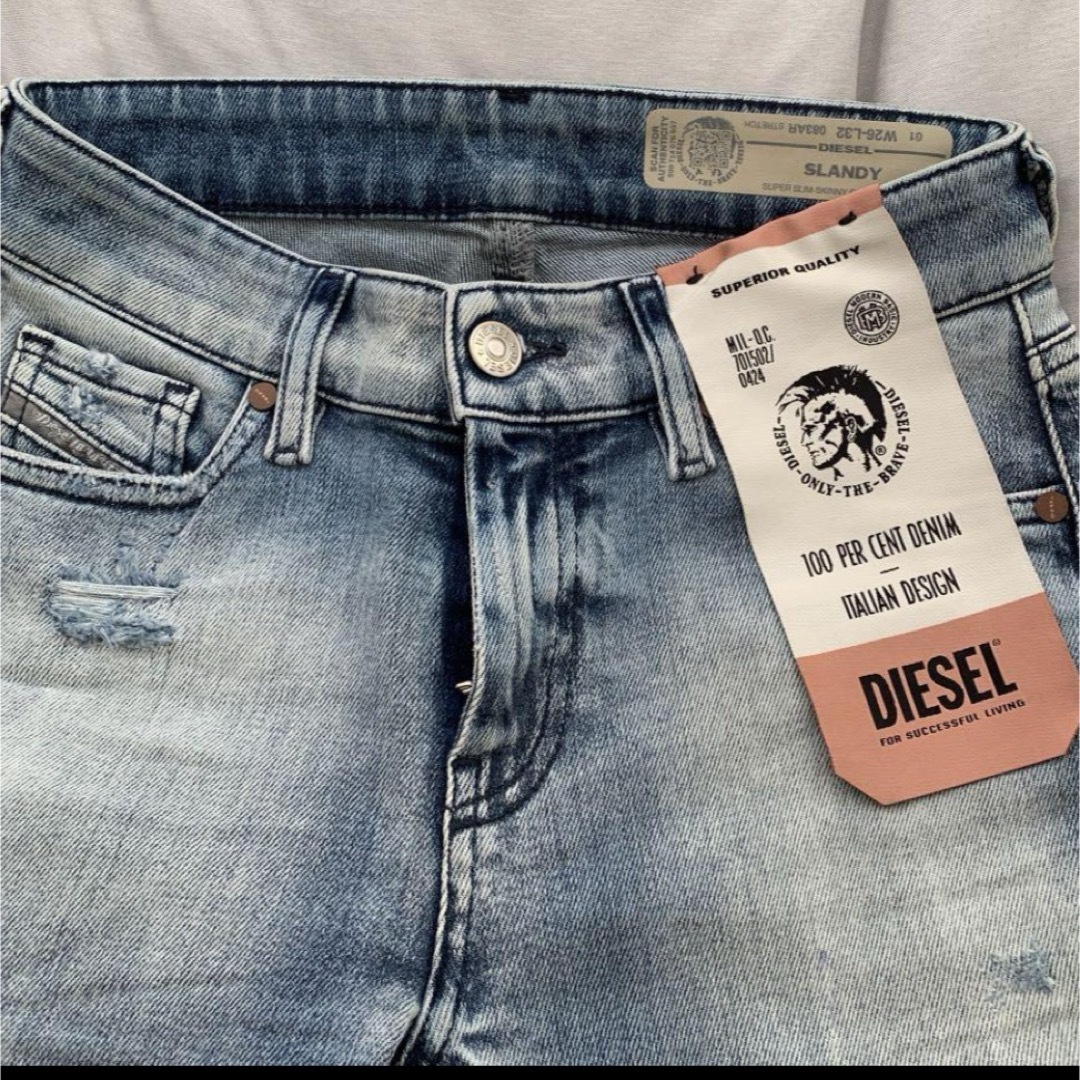 DIESEL(ディーゼル)のdiesel ディーゼル　デニム　サイズ26 新品未使用　タグ付き レディースのパンツ(デニム/ジーンズ)の商品写真