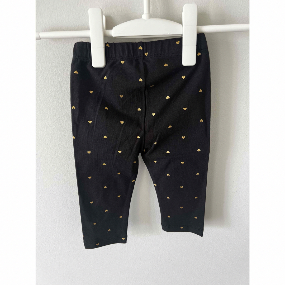 babyGAP(ベビーギャップ)の[新品]ベビーギャップ　6ヶ月　ベビーレギンス　ハート柄 キッズ/ベビー/マタニティのベビー服(~85cm)(パンツ)の商品写真