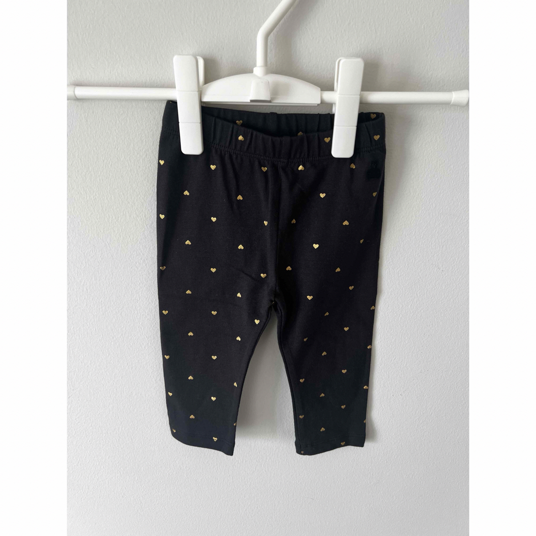 babyGAP(ベビーギャップ)の[新品]ベビーギャップ　6ヶ月　ベビーレギンス　ハート柄 キッズ/ベビー/マタニティのベビー服(~85cm)(パンツ)の商品写真