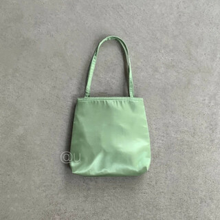 サテン カラー バッグ ハンドバッグ ミニトート 緑 差し色 綺麗め レディース(ハンドバッグ)