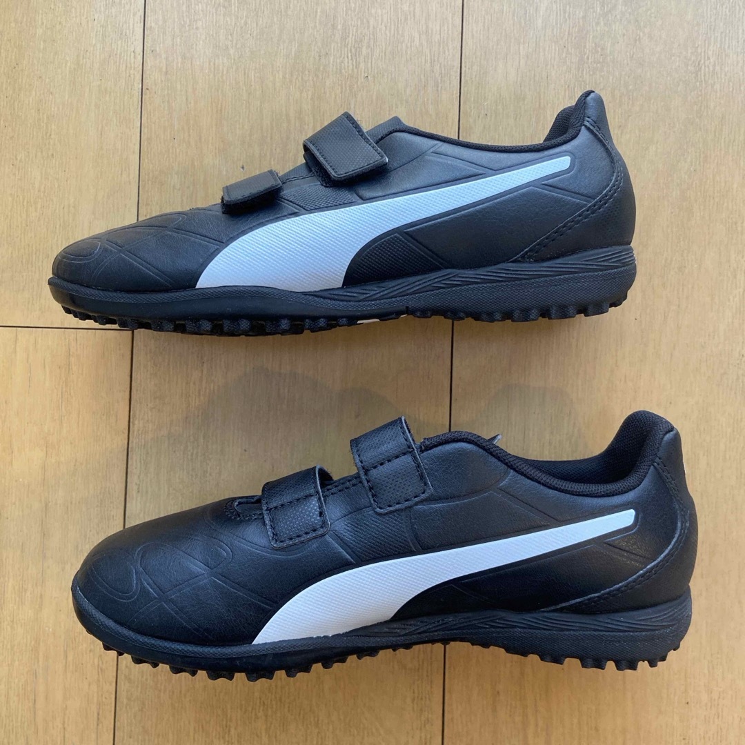 PUMA(プーマ)のRさま専用※PUMA プーマモナーク 21.5cmサッカー トレーニングシューズ キッズ/ベビー/マタニティのキッズ靴/シューズ(15cm~)(スニーカー)の商品写真