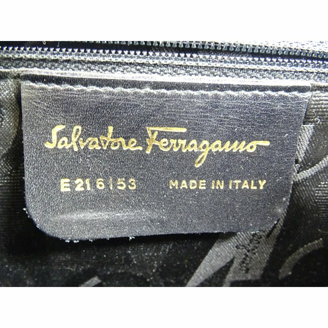 Salvatore Ferragamo(サルヴァトーレフェラガモ)のM藤037 / Ferragamo ショルダーバッグ ガンチーニ レザー レディースのバッグ(ショルダーバッグ)の商品写真