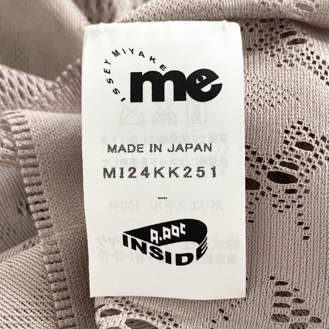 ISSEY MIYAKE(イッセイミヤケ)の28c7 《美品》 me ISSEY MIYAKE ミーイッセイミヤケ 日本製 ショートスリーブ レース ブラウス カットソー 半袖 MI24KK251 ベージュ グレー系 MADE IN JAPAN レディースのトップス(カットソー(半袖/袖なし))の商品写真