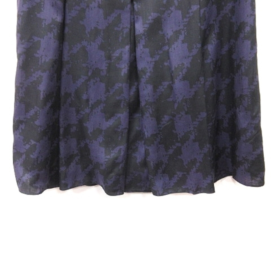 UNTITLED(アンタイトル)のアンタイトル  フレアスカート ひざ丈 総柄 2 ブラック パープル ■MO レディースのスカート(ひざ丈スカート)の商品写真