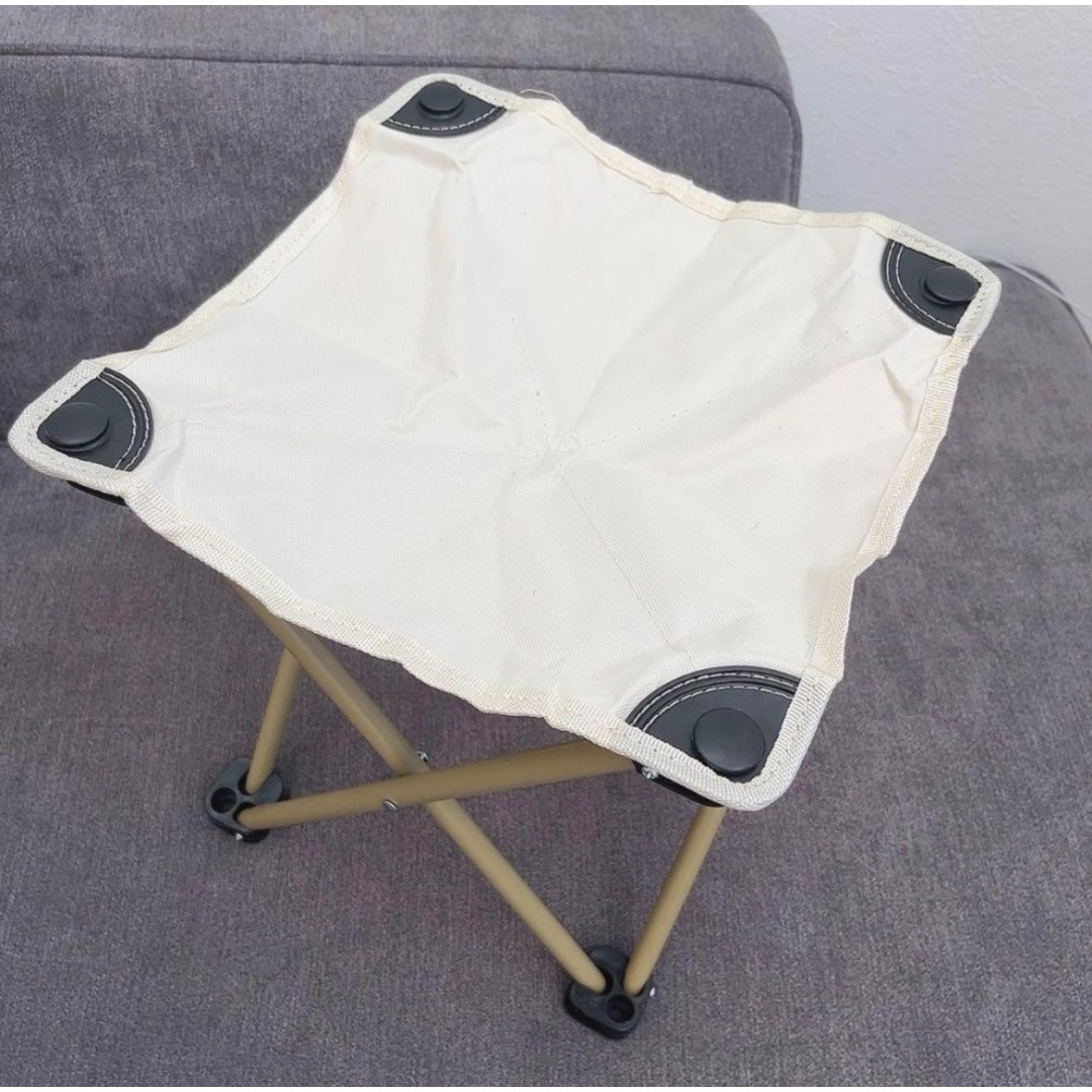 軽量 コンパクト 折りたたみ 折り畳み チェア イス 椅子  アウトドア 白 インテリア/住まい/日用品の椅子/チェア(折り畳みイス)の商品写真