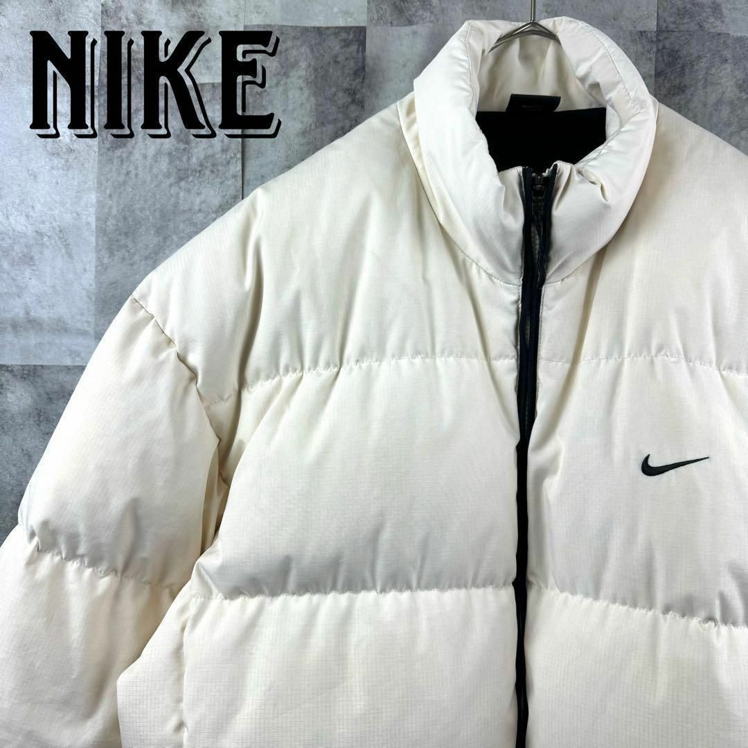 NIKE(ナイキ)の人気 ビッグサイズ ナイキ 肉厚ダウンジャケット 刺繍ロゴ ホワイト XL メンズのジャケット/アウター(ダウンジャケット)の商品写真