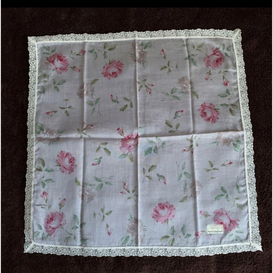 NINA RICCI(ニナリッチ)のNina Richニナリッチレース付きハンカチ　ピンク　44×44cm レディースのファッション小物(ハンカチ)の商品写真