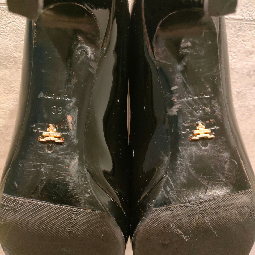 PRADA(プラダ)のPRADA ヒール エナメルblack レディースの靴/シューズ(ハイヒール/パンプス)の商品写真