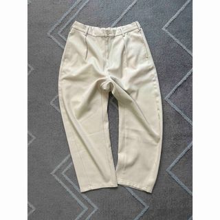 ジーユー(GU)のGU Beige Slacks(スラックス)