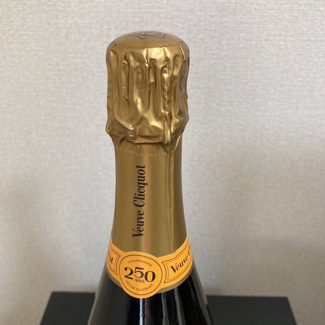 ヴーヴ・クリコ VEUVE CLICQUOT YELLOW LABEL 食品/飲料/酒の酒(シャンパン/スパークリングワイン)の商品写真