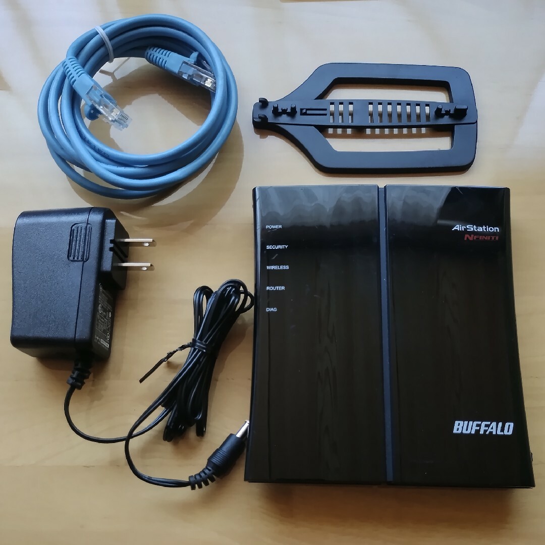 Buffalo(バッファロー)のBUFFALO 無線LANルーター WHR-300 スマホ/家電/カメラのPC/タブレット(PC周辺機器)の商品写真