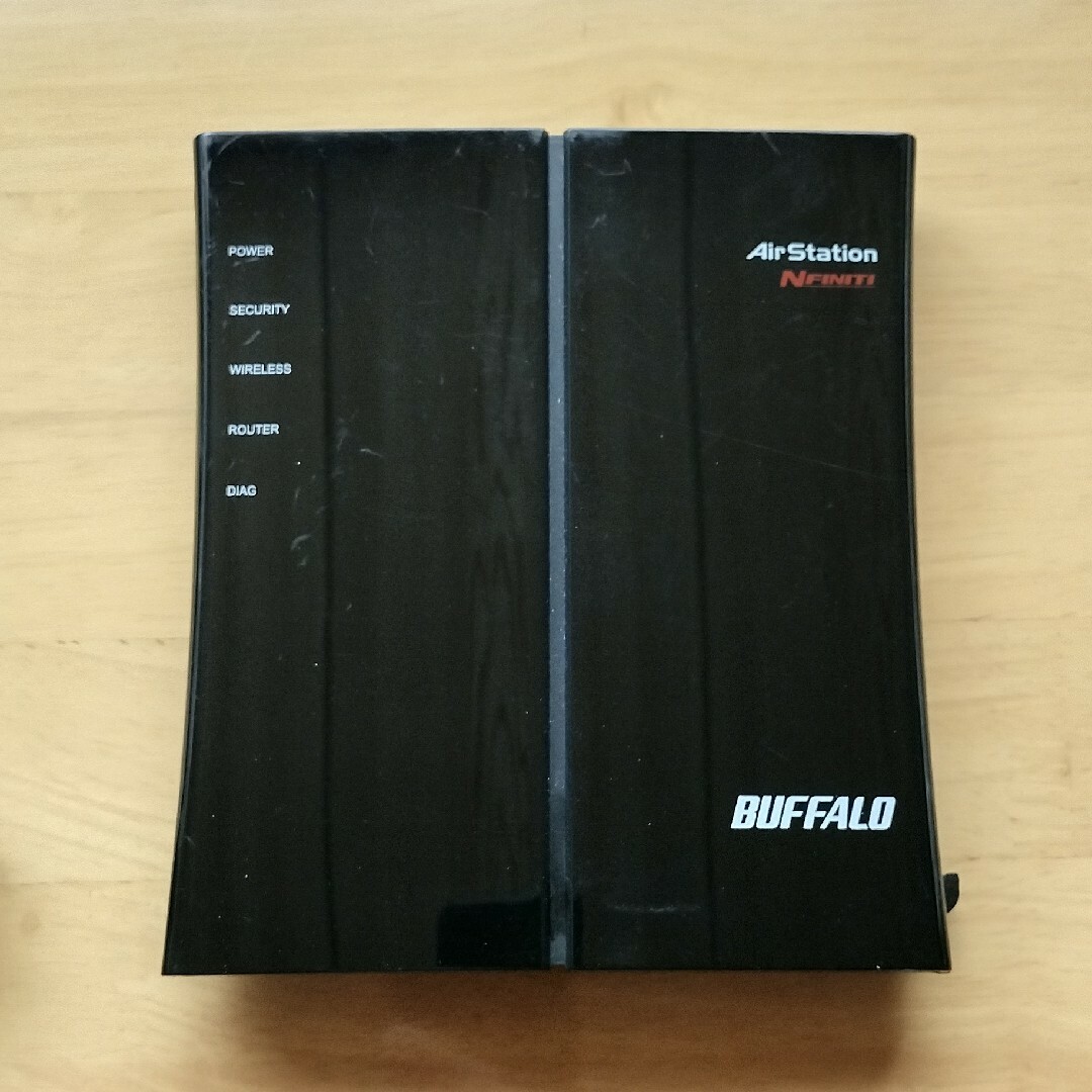 Buffalo(バッファロー)のBUFFALO 無線LANルーター WHR-300 スマホ/家電/カメラのPC/タブレット(PC周辺機器)の商品写真
