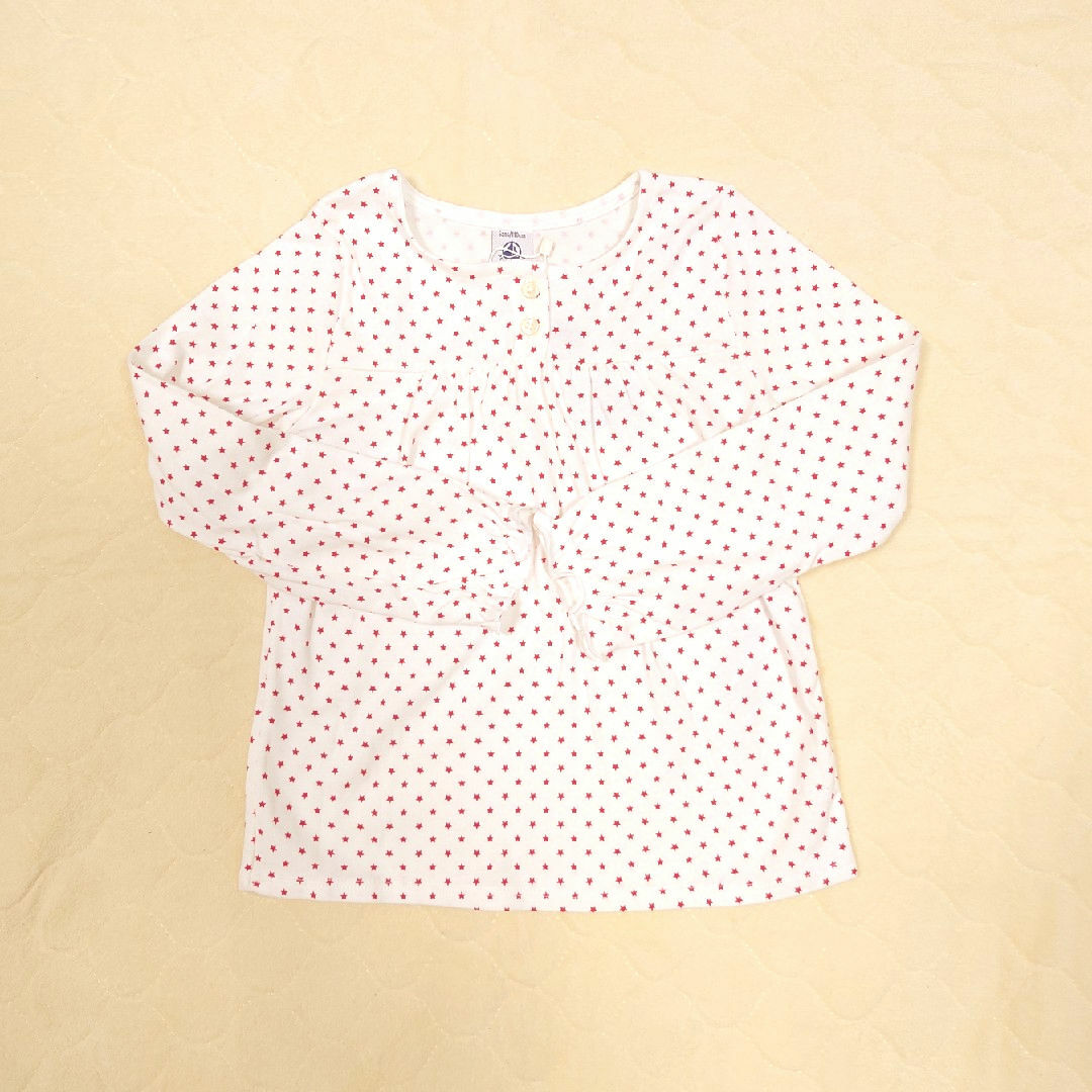 PETIT BATEAU(プチバトー)のプチバトー 星柄パジャマ 未使用 キッズ/ベビー/マタニティのキッズ服女の子用(90cm~)(パジャマ)の商品写真