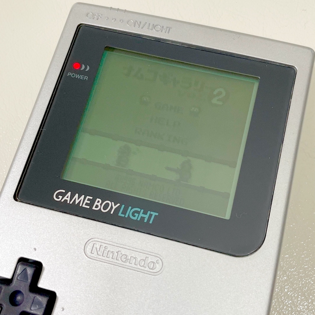 ゲームボーイ(ゲームボーイ)のゲームボーイライト シルバー 本体 レトロゲーム GAME BOY LIGHT エンタメ/ホビーのゲームソフト/ゲーム機本体(携帯用ゲーム機本体)の商品写真