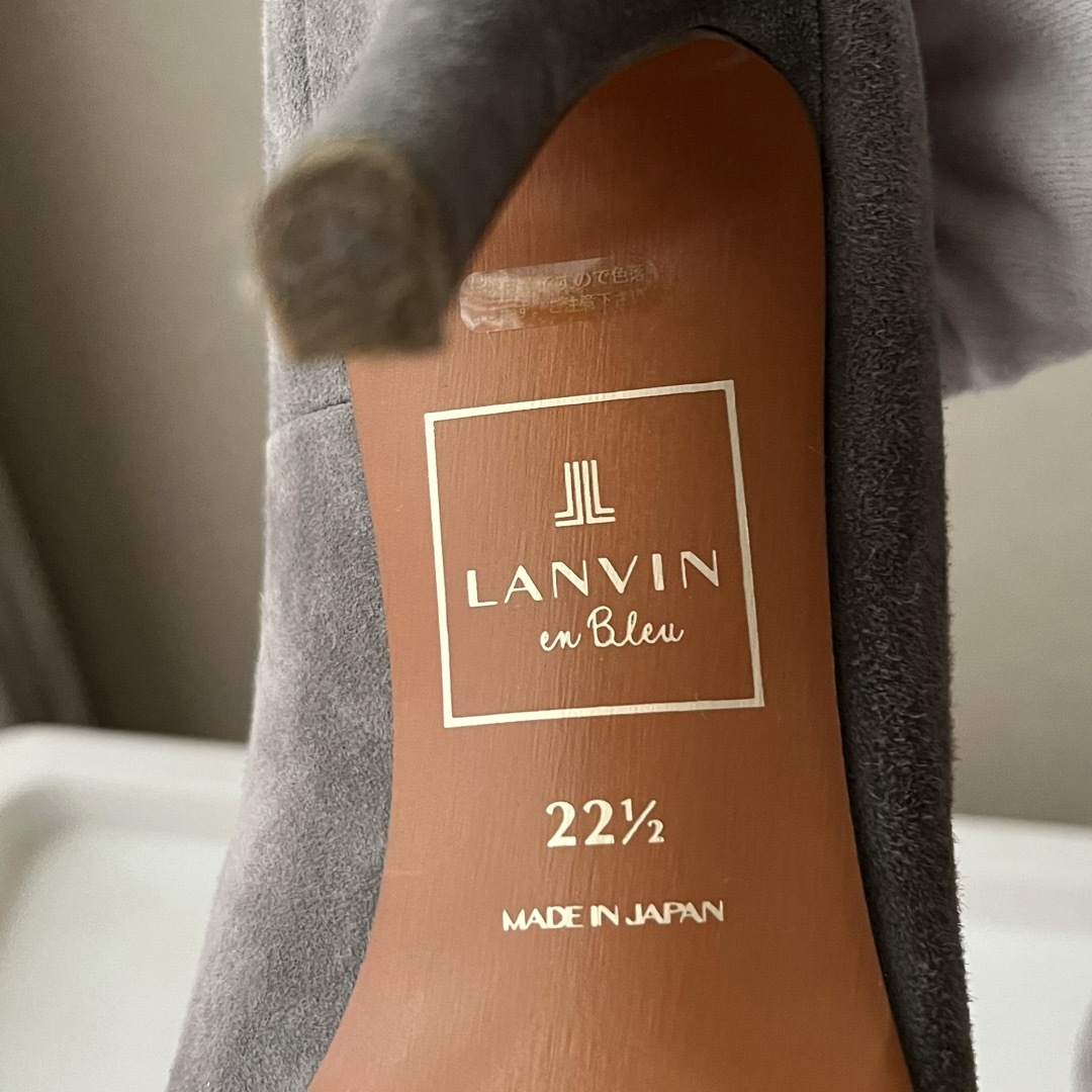 LANVIN en Bleu(ランバンオンブルー)のランバンオンブルー　ライトグレーパンプス（スエード） レディースの靴/シューズ(ハイヒール/パンプス)の商品写真