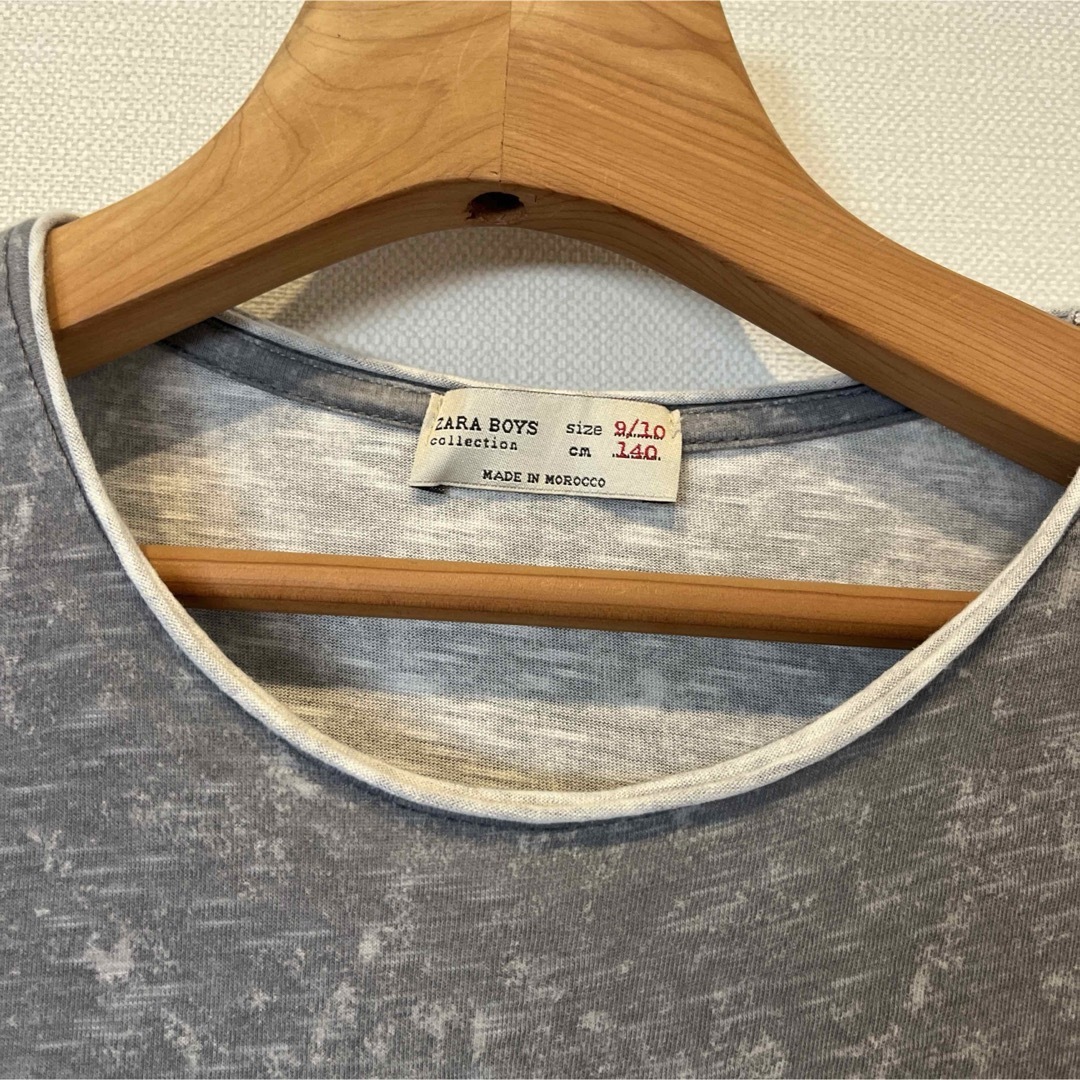 ZARA(ザラ)のZARA BOYS Tシャツ半袖グレー　ドクロ　スパンコール2ウェイ140サイズ キッズ/ベビー/マタニティのキッズ服男の子用(90cm~)(Tシャツ/カットソー)の商品写真