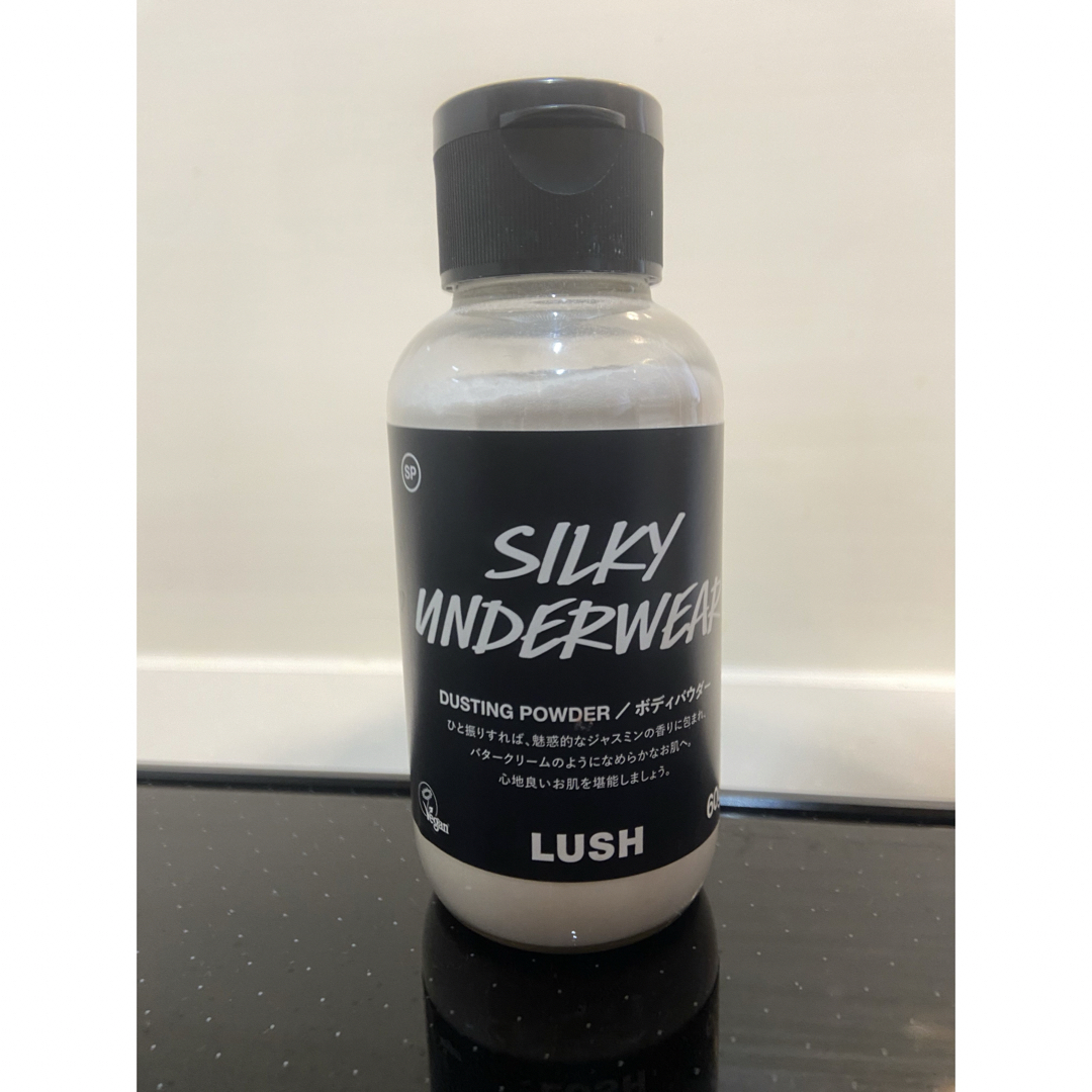 LUSH(ラッシュ)のLUSH シルキーアンダーウェア　ボディパウダー コスメ/美容のボディケア(ボディパウダー)の商品写真