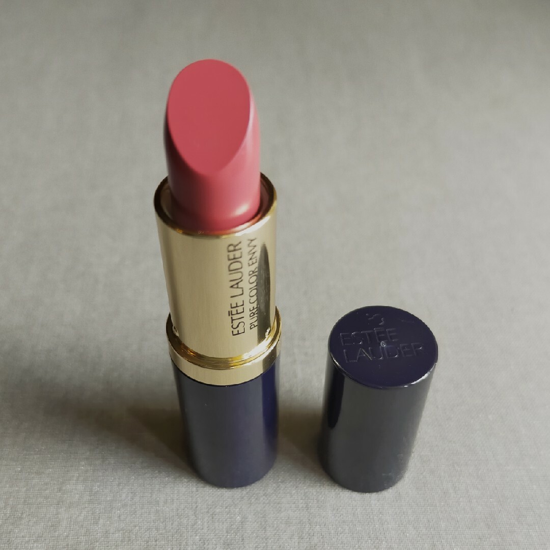 Estee Lauder(エスティローダー)のエスティーローダー　リップ　新品未使用 コスメ/美容のベースメイク/化粧品(口紅)の商品写真