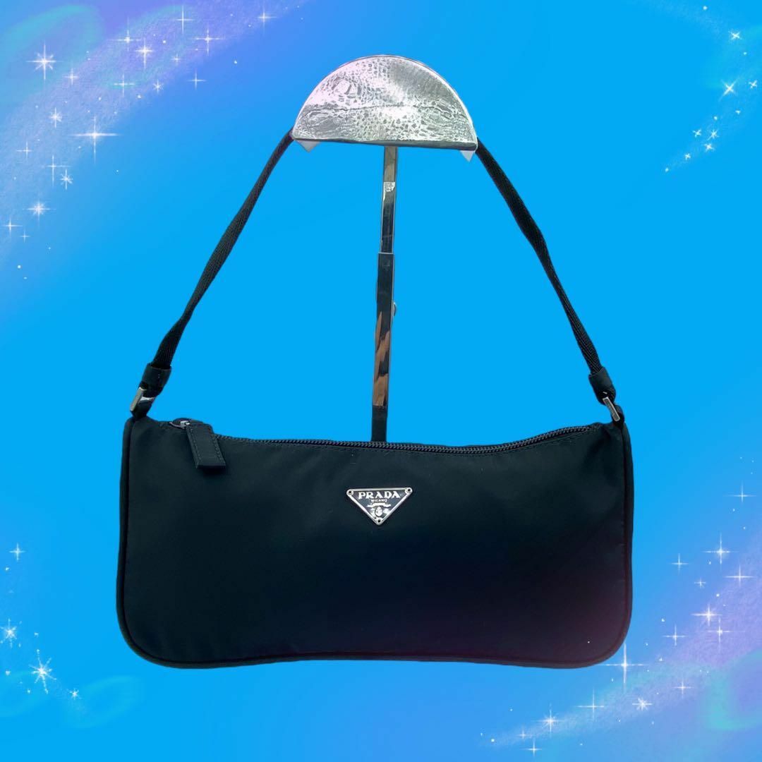 PRADA(プラダ)の《超美品》　プラダ　テスート　三角プレート　アクセサリーポーチ　ミニハンドバッグ レディースのバッグ(ハンドバッグ)の商品写真
