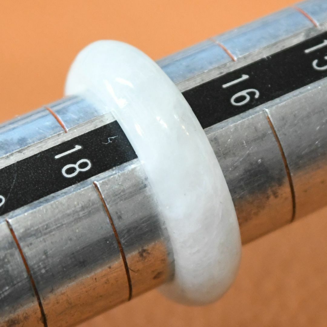 J1234　ヒスイ　翡翠　リング　指輪　17.5号　ミャンマー　ジェイド　送料込 レディースのアクセサリー(リング(指輪))の商品写真