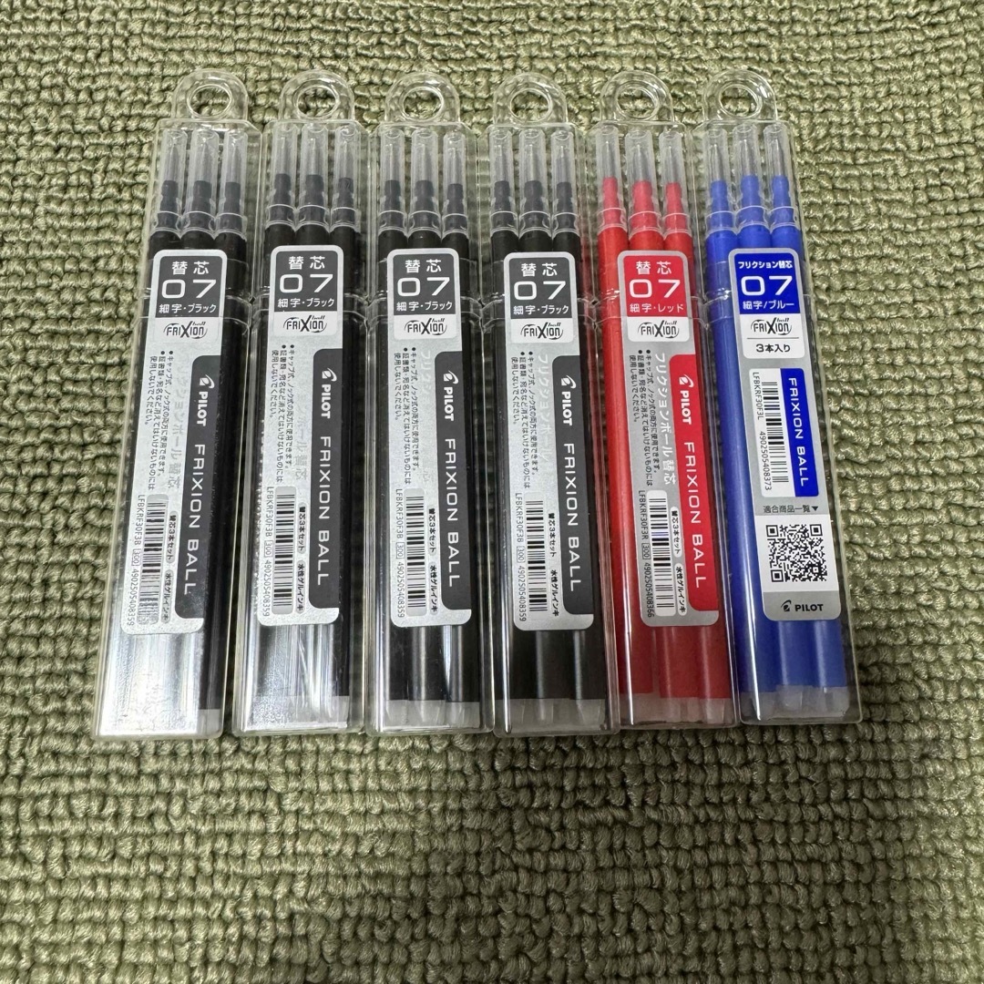 PILOT(パイロット)の→新品〒PILOT フリクションボール替芯 3本セット0.7mm 黒、赤、青 インテリア/住まい/日用品の文房具(ペン/マーカー)の商品写真