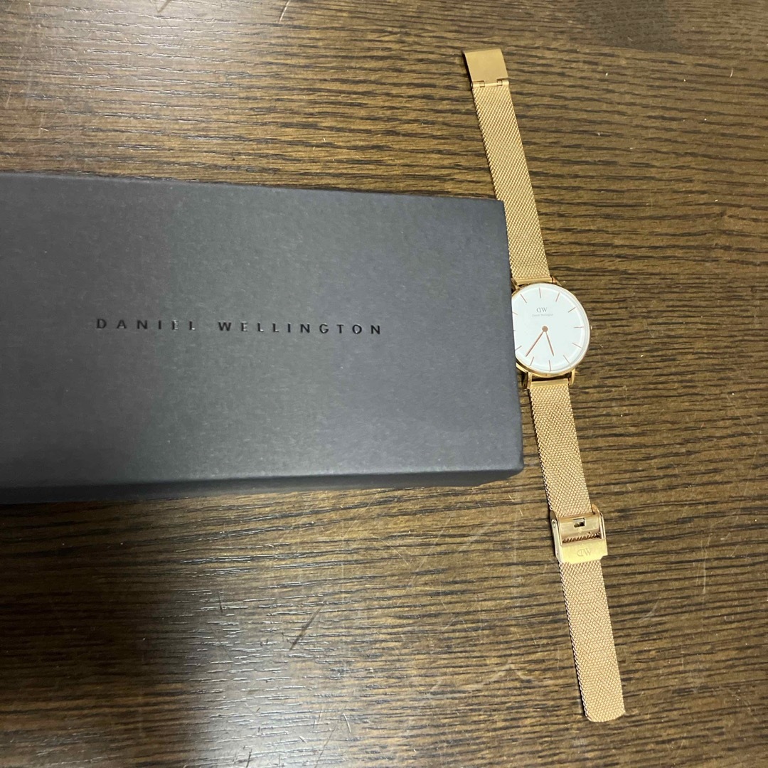 Daniel Wellington(ダニエルウェリントン)の【中古】Daniel Wellington 腕時計　金色　レディース レディースのファッション小物(腕時計)の商品写真