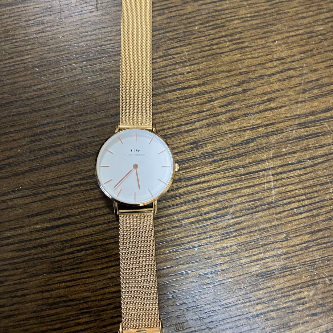 Daniel Wellington(ダニエルウェリントン)の【中古】Daniel Wellington 腕時計　金色　レディース レディースのファッション小物(腕時計)の商品写真