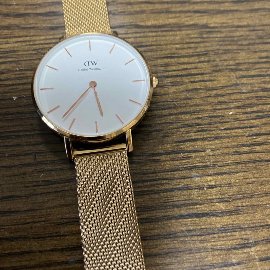 Daniel Wellington(ダニエルウェリントン)の【中古】Daniel Wellington 腕時計　金色　レディース レディースのファッション小物(腕時計)の商品写真