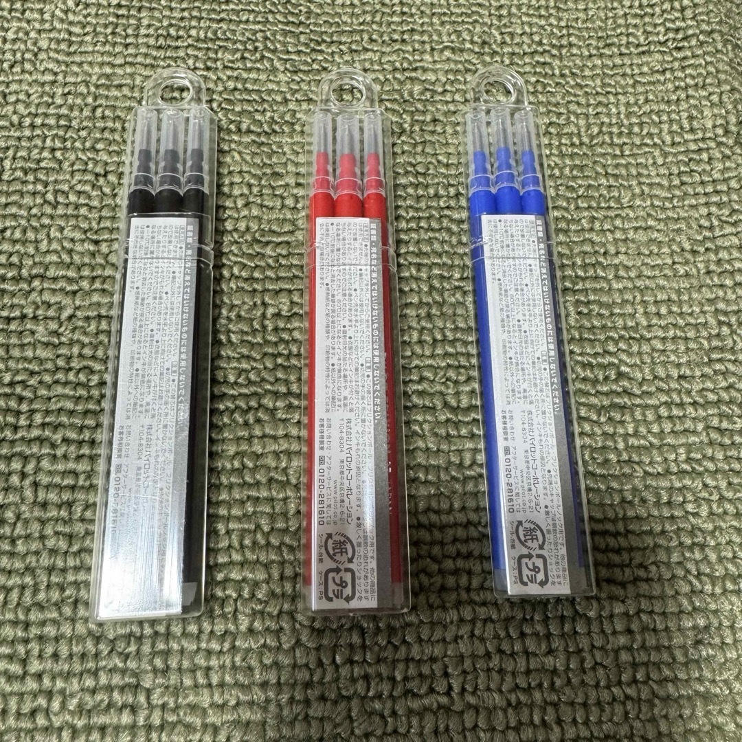 PILOT(パイロット)の←新品〒PILOT フリクションボール替芯 3本セット0.7mm 黒、赤、青 インテリア/住まい/日用品の文房具(ペン/マーカー)の商品写真